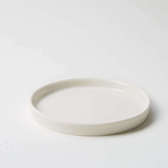 → Tiny plate white
